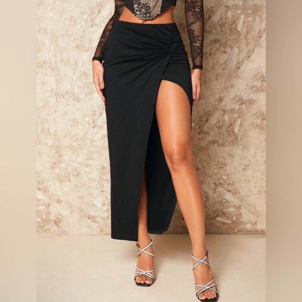 Elegant Black High-Slit Skirt